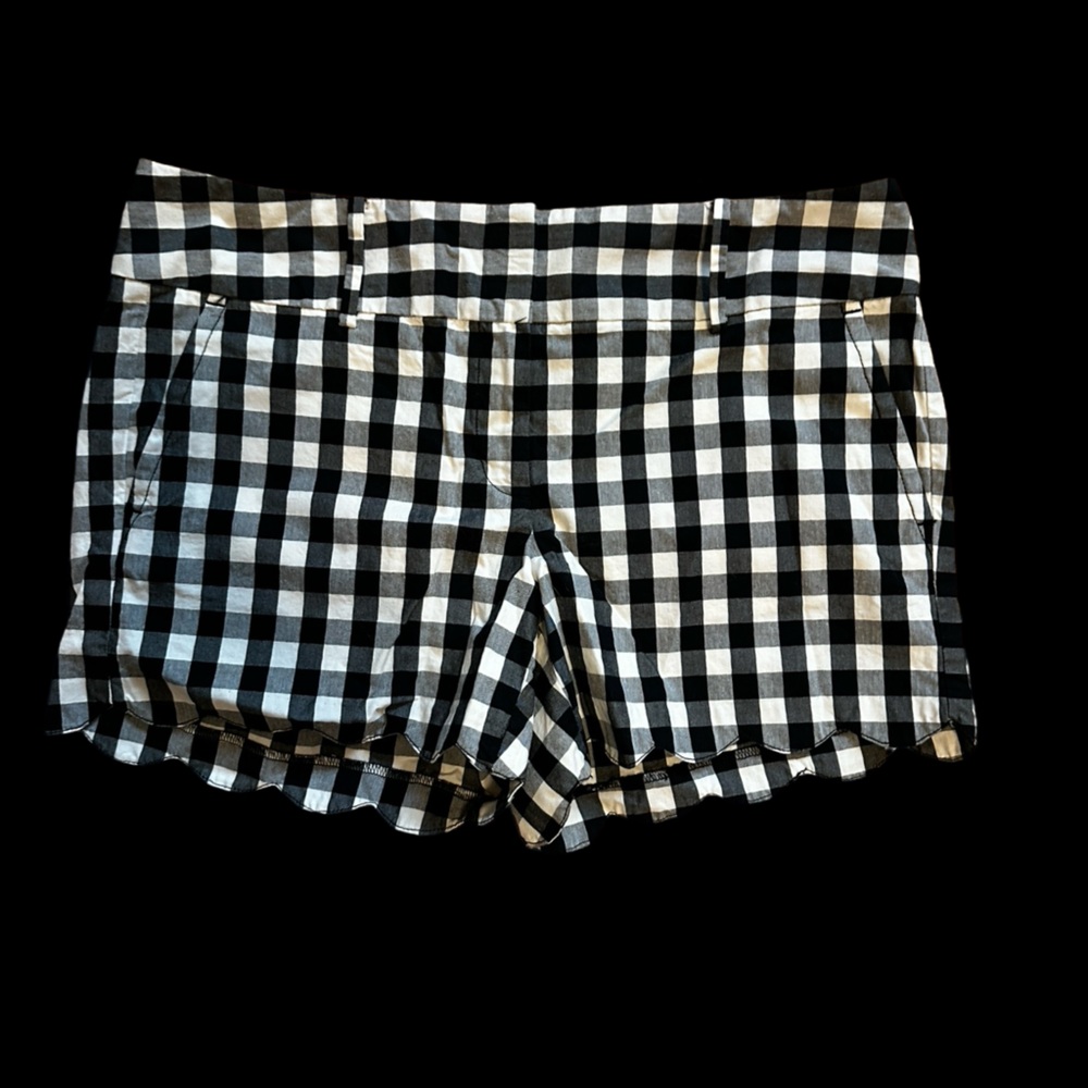 2079 Ann Taylor Black & White Scalloped Shorts